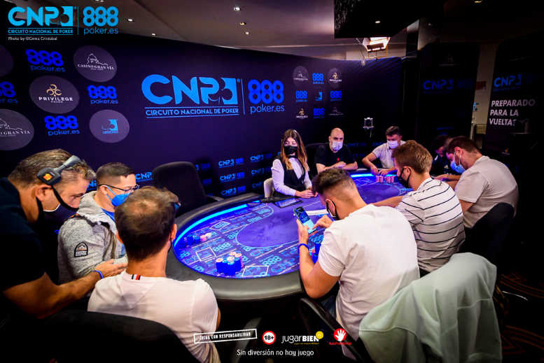 Las tv table CNP 888 en las mesas de streaming de poker-red