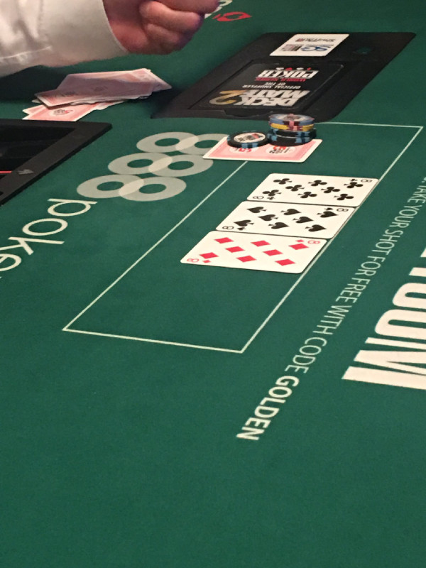 888 en una mesa de poker de las WSOP